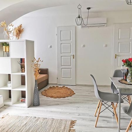 Kalvaria Vendeghaz, Kozvetlenul A Varfal Mellett. Pětikostelí Exteriér fotografie