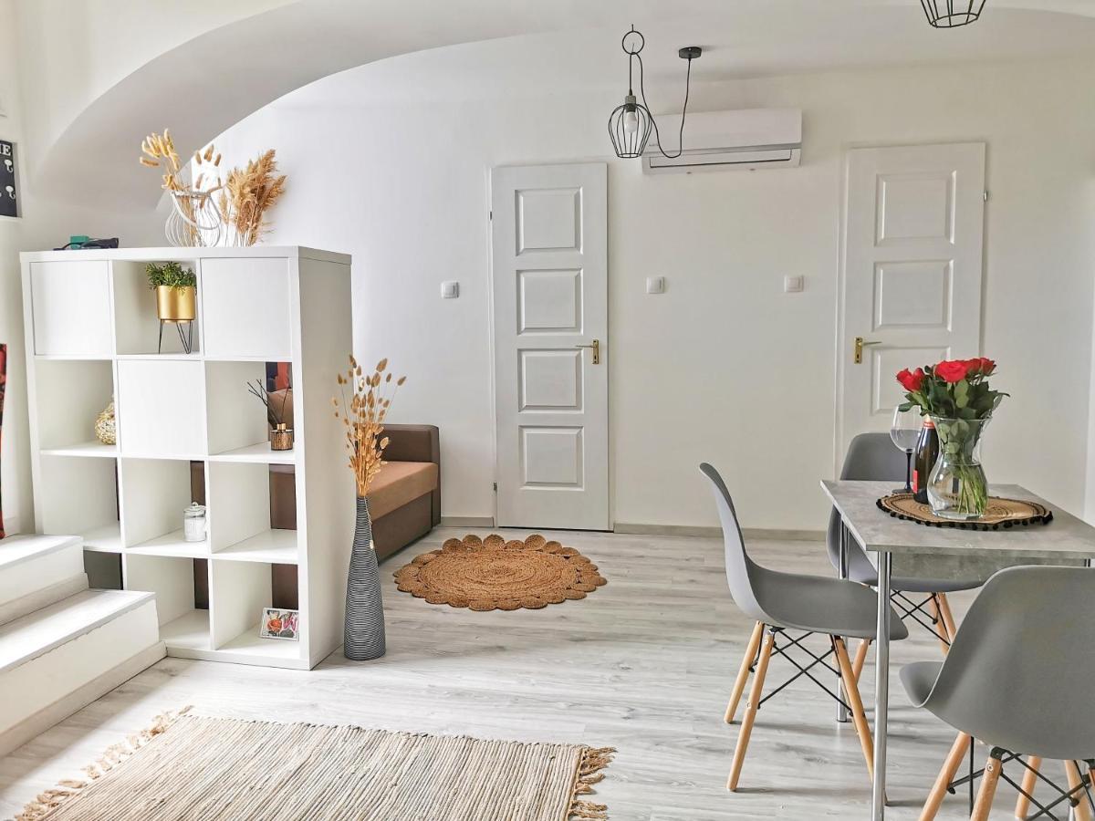 Kalvaria Vendeghaz, Kozvetlenul A Varfal Mellett. Pětikostelí Exteriér fotografie